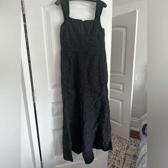 Elegant Black Evening Gown - Picture 2 of 2